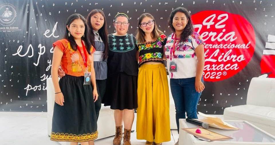 Las escritoras Diana Domínguez, Susi Bentzulul, Yásnaya Aguilar, Sasil Sánchez Chan y Nadia López en la FILO, 2022.