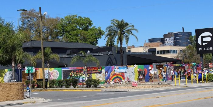 Pulse, cuando el odio se torna masacre Pulse, Orlando, Florida, 2017. Fotografía de Michael Rivera. Recuperada de Wikimedia Commons. CC BY-SA 4.0
