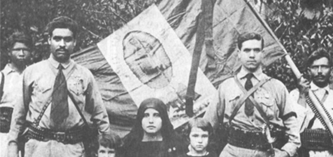 Foto de los oficiales del regimiento "Castañon", 1926. Imagen de dominio público.