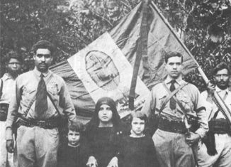 Foto de los oficiales del regimiento "Castañon", 1926. Imagen de dominio público.