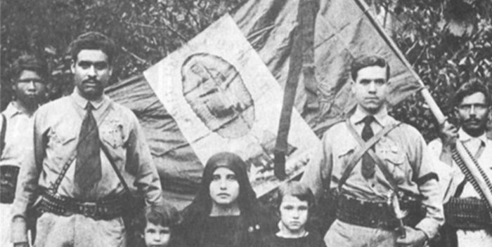 Foto de los oficiales del regimiento "Castañon", 1926. Imagen de dominio público.