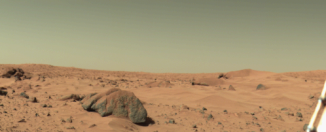 Tierra roja, atardeceres azules Fotografía tomada por el Viking Lander 1, el 11 de febrero de 1978. Imagen de dominio público, recuperada de Wikimedia Commons.