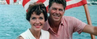 La linda Nancy Ronald Reagan y Nancy Reagan, 1964. Imagen de dominio público.