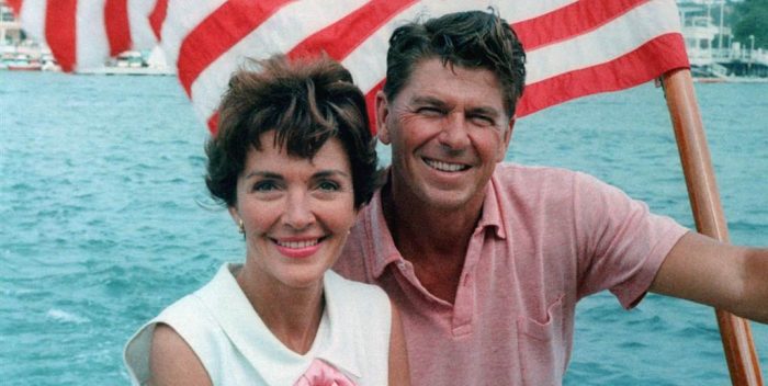 La linda Nancy Ronald Reagan y Nancy Reagan, 1964. Imagen de dominio público.