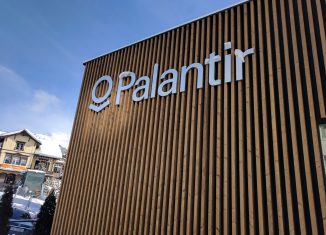 Palantir pavilion, World Economic Forum, Davos, Switzerland. Fotografía de Cory Doctorow, 2017. Flickr CC BY-SA 2.0
