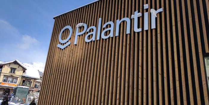 Un JPEG es el soberano de la república de Palantir Palantir pavilion, World Economic Forum, Davos, Switzerland. Fotografía de Cory Doctorow, 2017. Flickr CC BY-SA 2.0