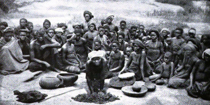 El pueblo yorùbá y la influencia de su cultura en América Yorubas del monte Ado, 1900. Fotografía de Augustus Ferryman. Dominio público.