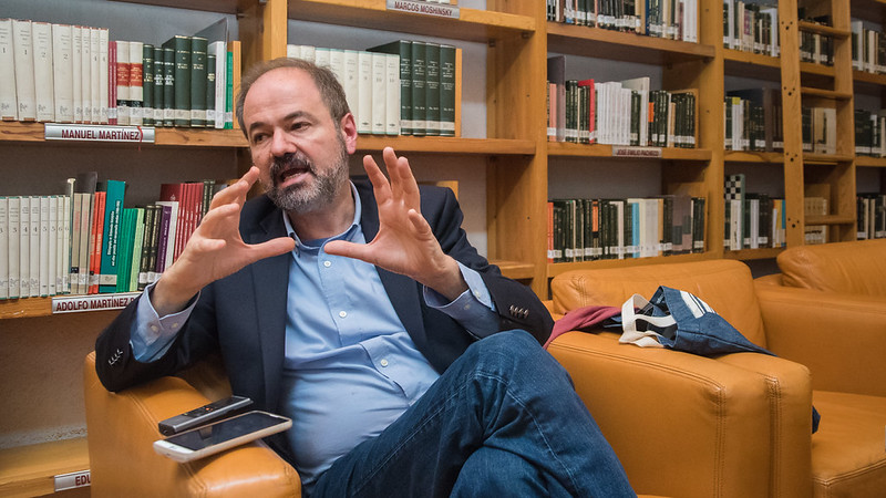 Fotografía de Juan Villoro. Por Eneas De Troya, 2015. Recuperada de Flickr. CC BY 2.0