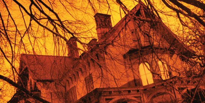 Portada de "The Haunting of Hill House", Shirley Jackson. Penguin Classics, 2006.